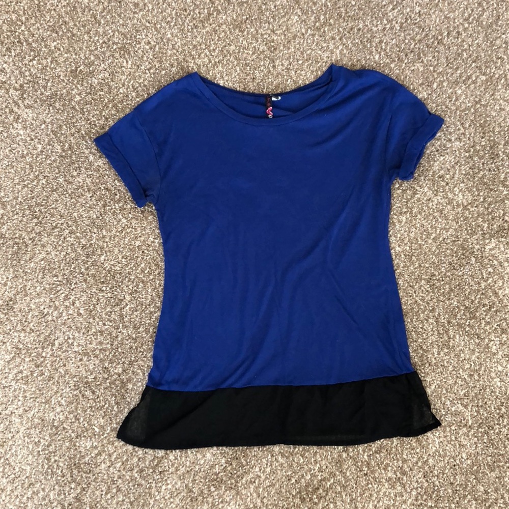 Blue cotton shirt sleeve top with black detail